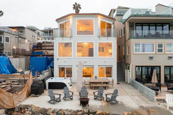 Stunning Oceanfront Home w/ Panoramic Views - Image 4