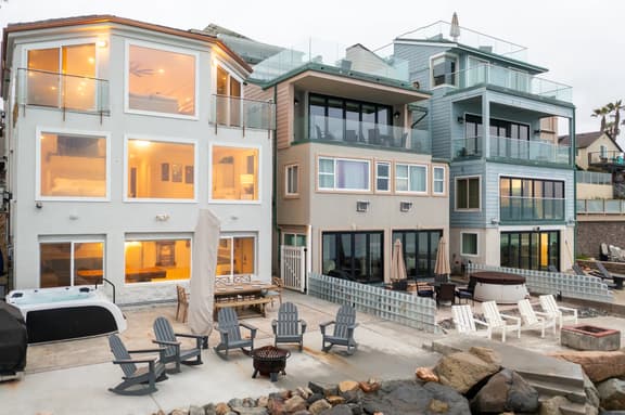 Stunning Oceanfront Home w/ Panoramic Views - Image 1